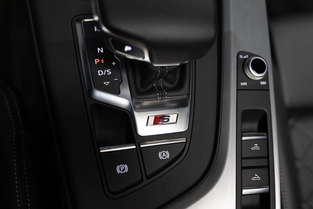 Audi S5 Cab Gris Interieur 45