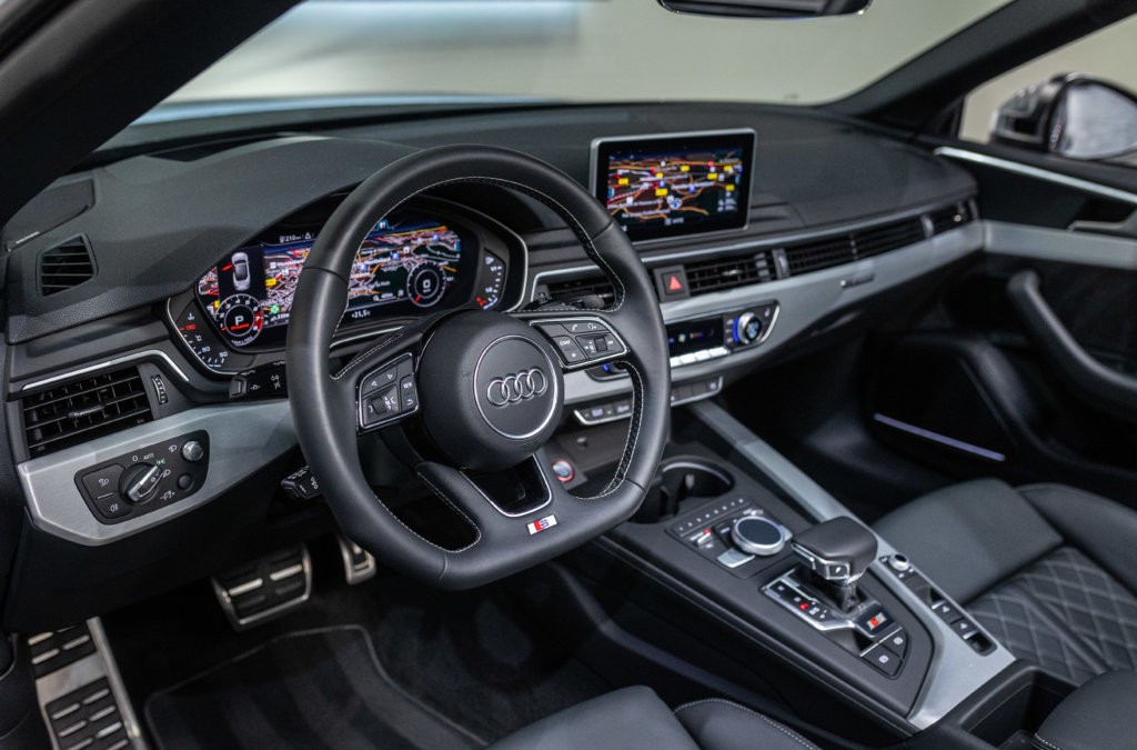 Audi S5 Cab Gris Interieur 8