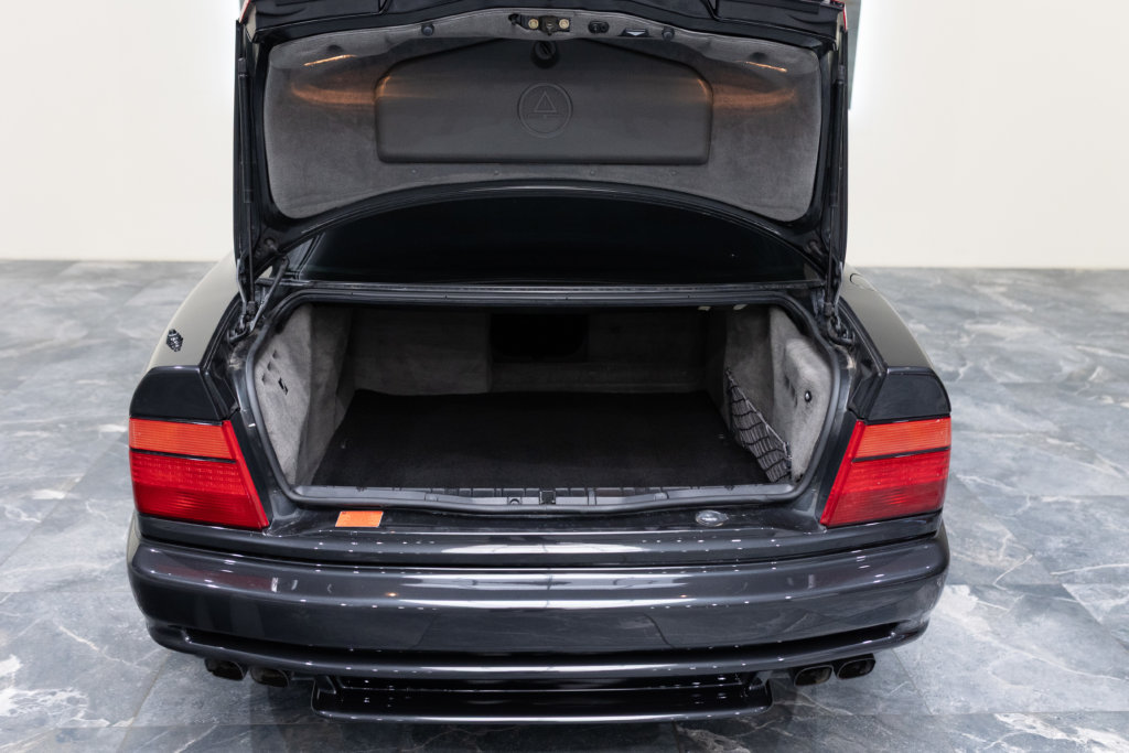 BMW 850i Grise Coffre