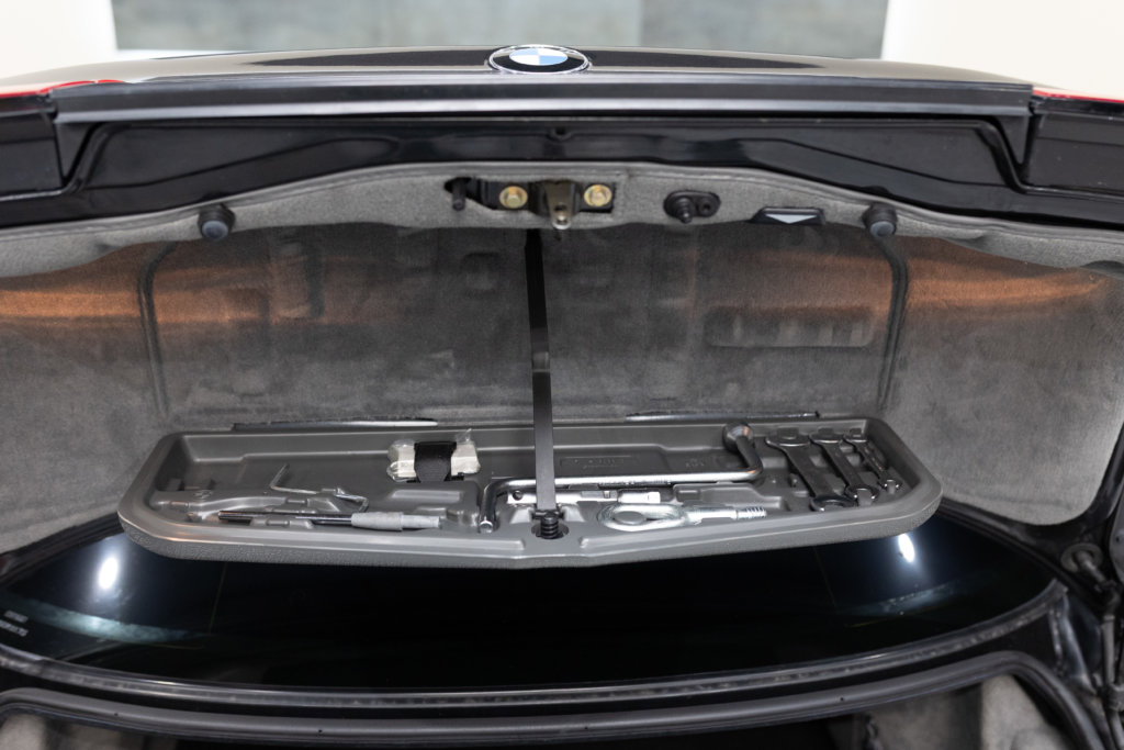 BMW 850i Grise Coffre 2