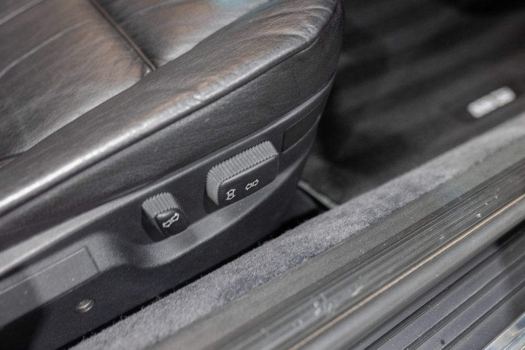 BMW 850i Grise Interieur 11