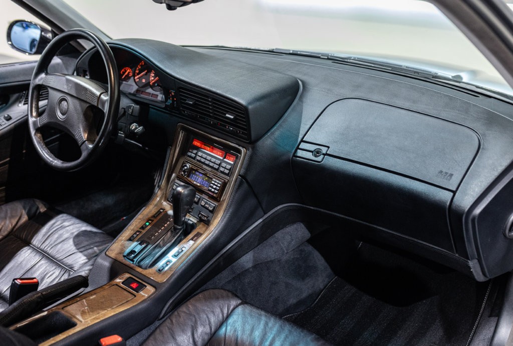 BMW 850i Grise Interieur 12