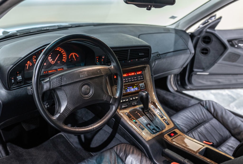 BMW 850i Grise Interieur 17