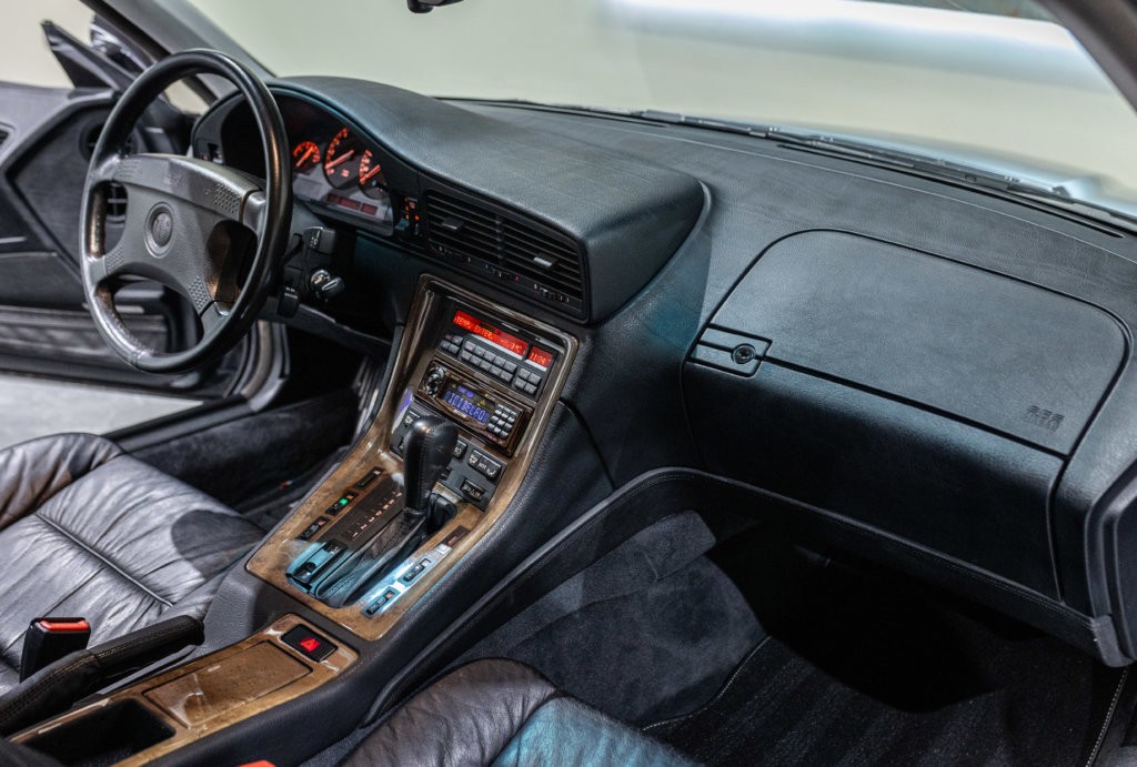 BMW 850i Grise Interieur 20