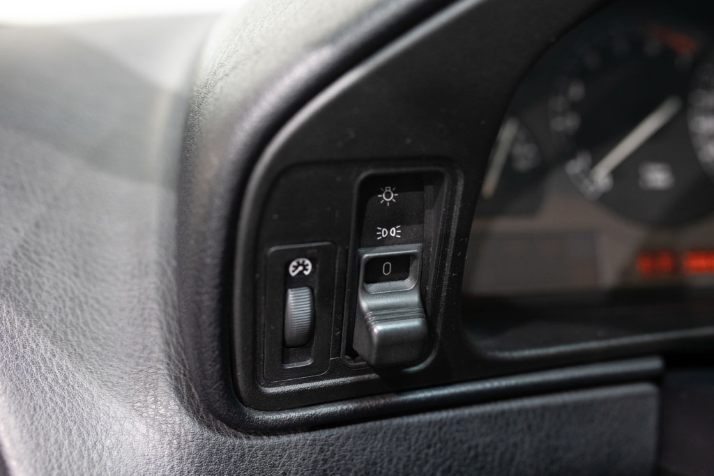 BMW 850i Grise Interieur 23