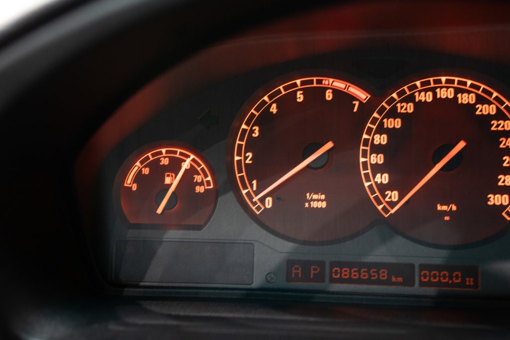 BMW 850i Grise Interieur 24