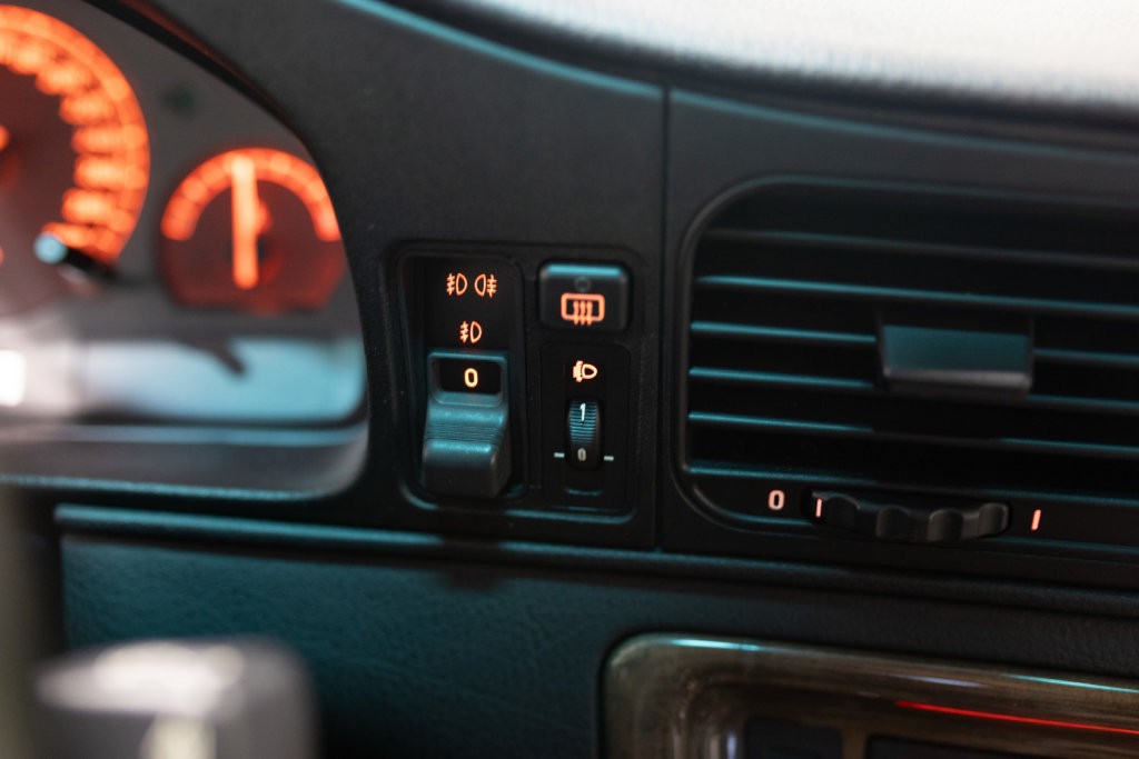 BMW 850i Grise Interieur 26