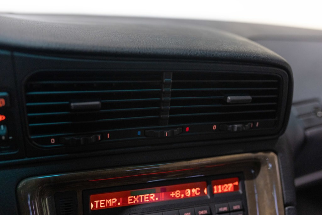 BMW 850i Grise Interieur 27