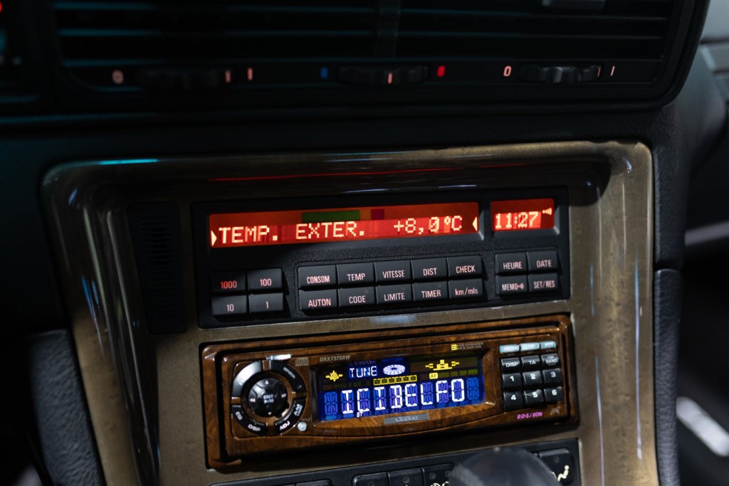 BMW 850i Grise Interieur 28