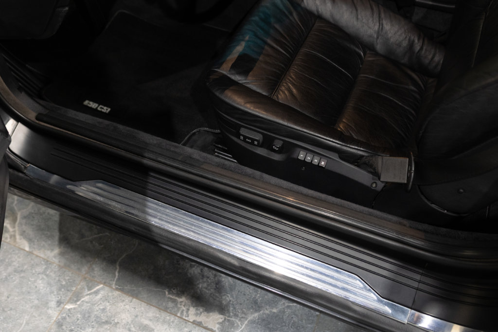 BMW 850i Grise Interieur 3