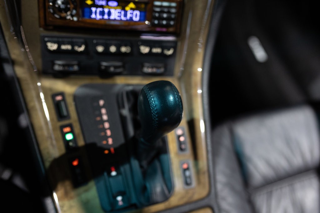 BMW 850i Grise Interieur 30