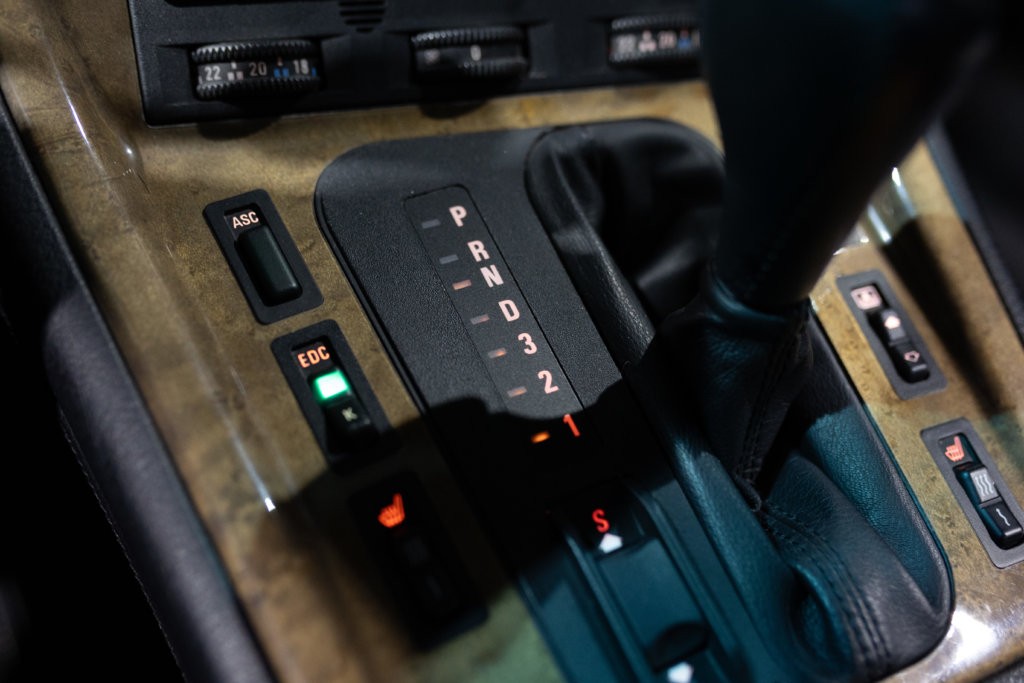 BMW 850i Grise Interieur 31