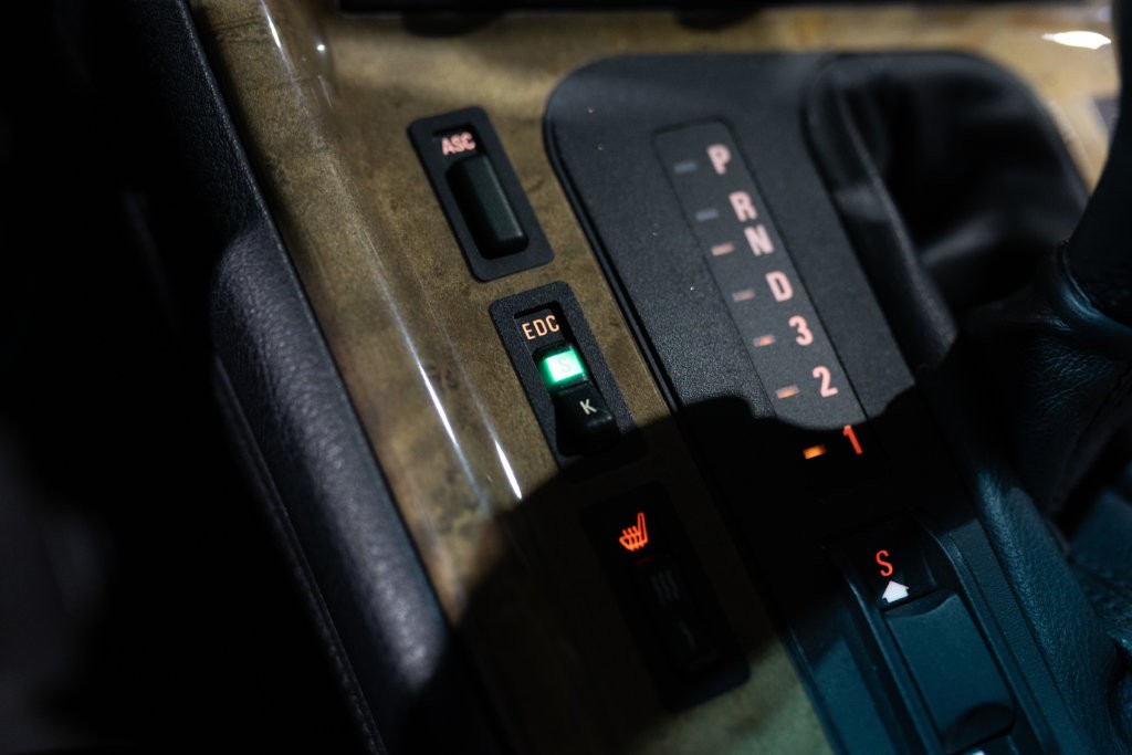 BMW 850i Grise Interieur 33