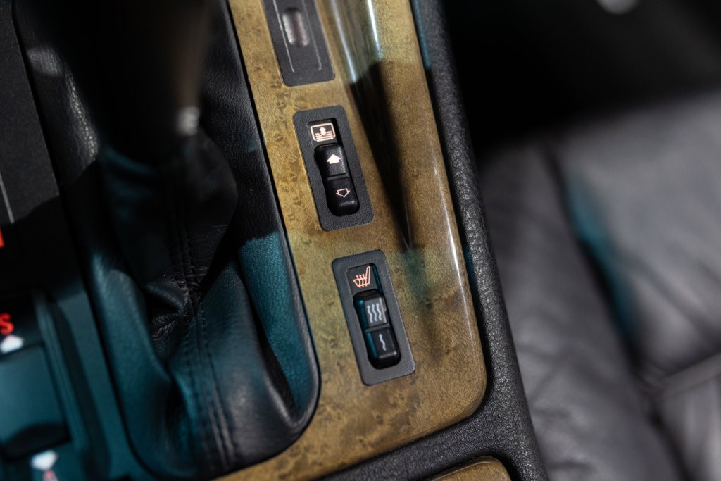 BMW 850i Grise Interieur 35