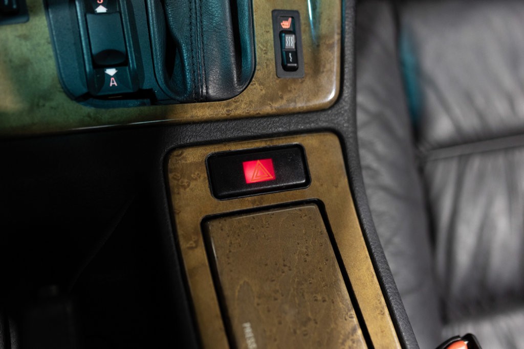 BMW 850i Grise Interieur 36