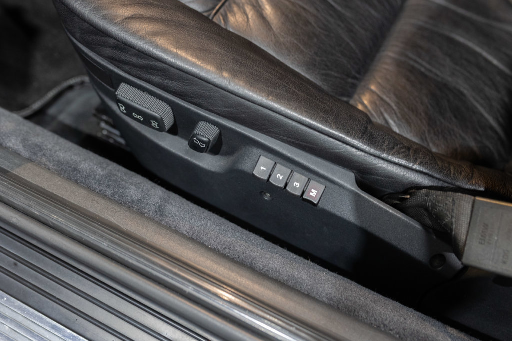 BMW 850i Grise Interieur 4