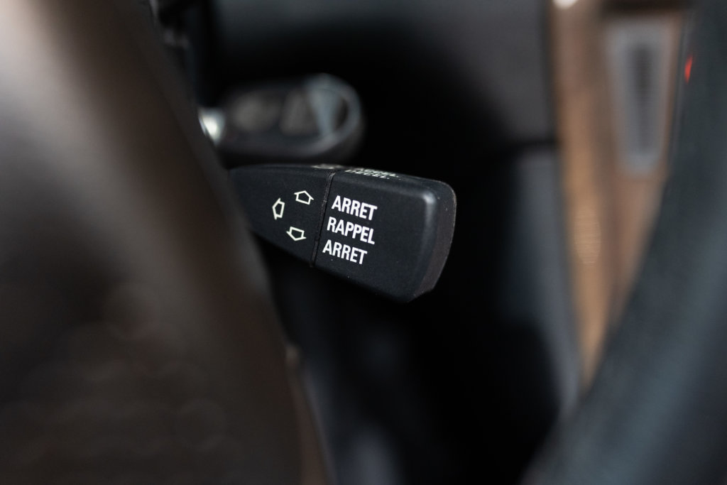 BMW 850i Grise Interieur 40