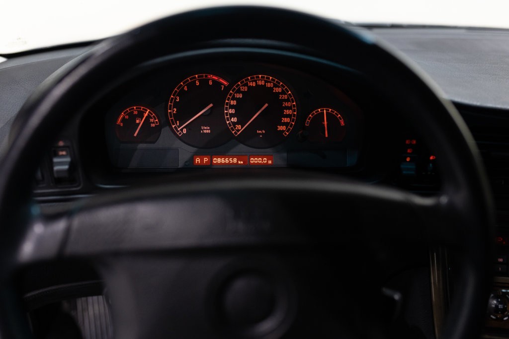 BMW 850i Grise Interieur 41