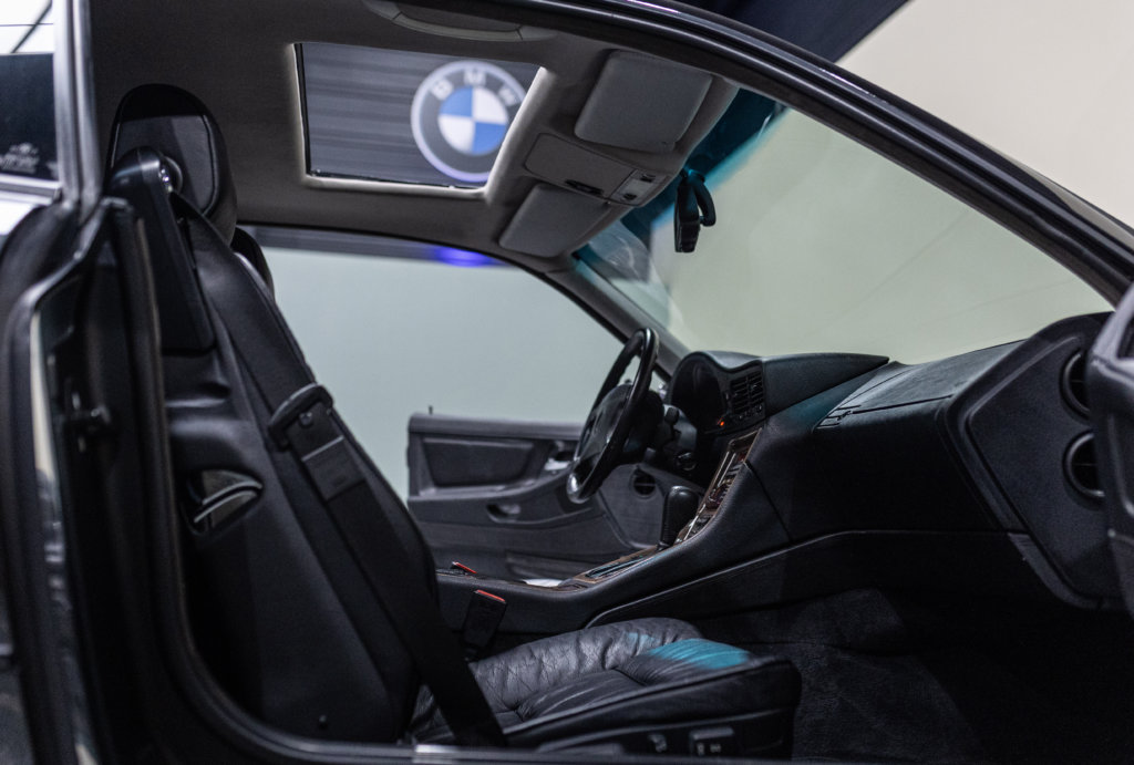 BMW 850i Grise Interieur 45