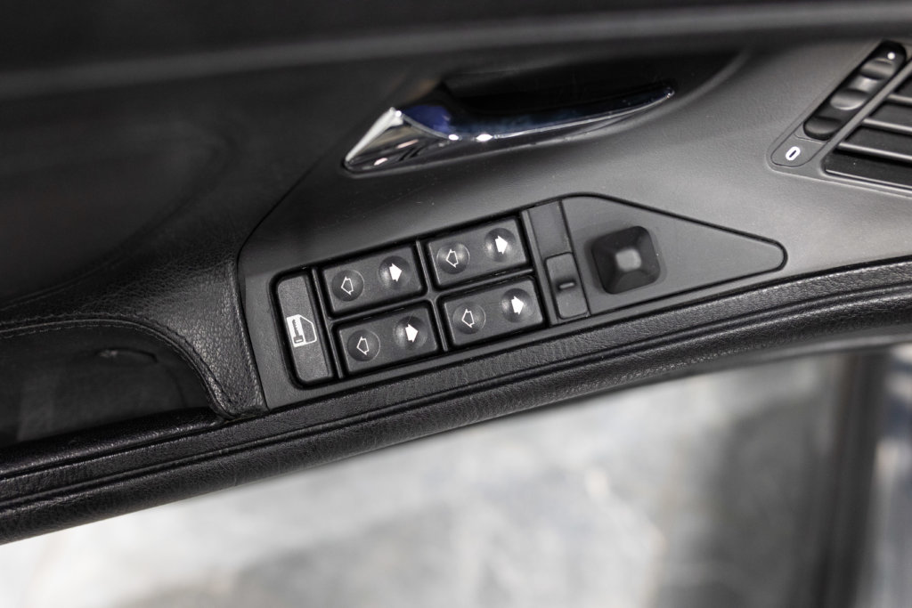 BMW 850i Grise Interieur 5