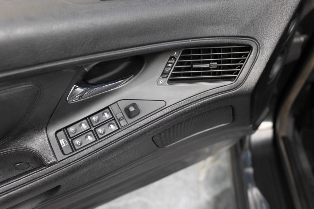 BMW 850i Grise Interieur 6