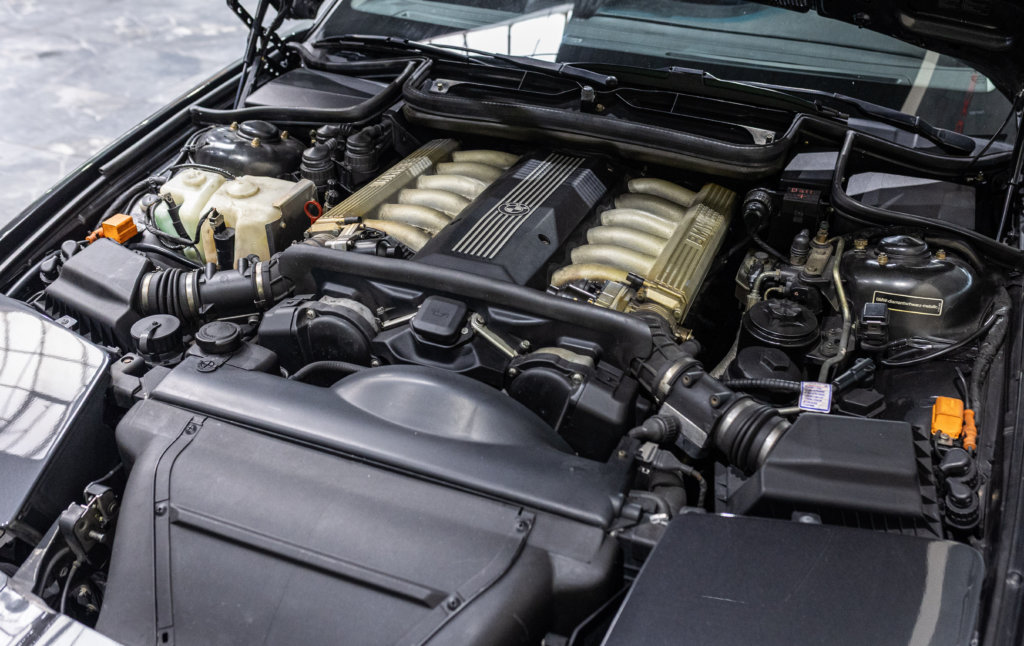 BMW 850i Grise Moteur 3