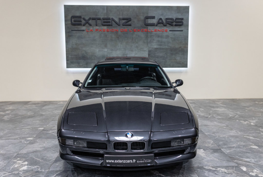BMW 850i Grise face phares fermer