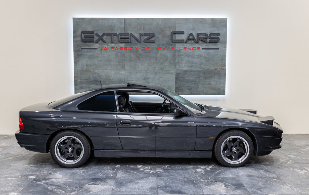 BMW 850i Grise lateral