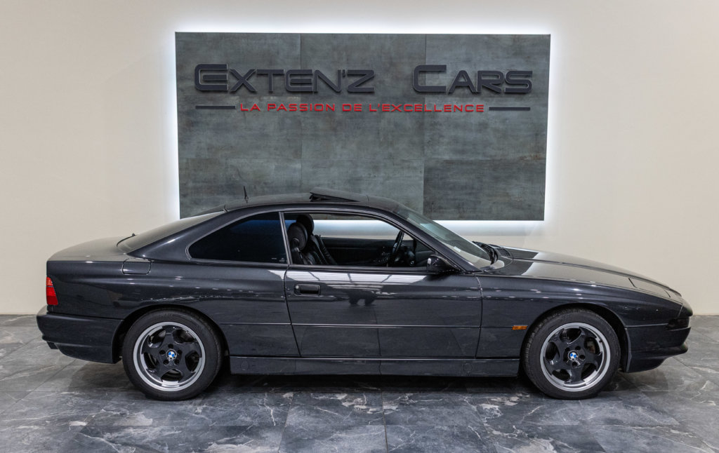 BMW 850i Grise lateral phares fermer