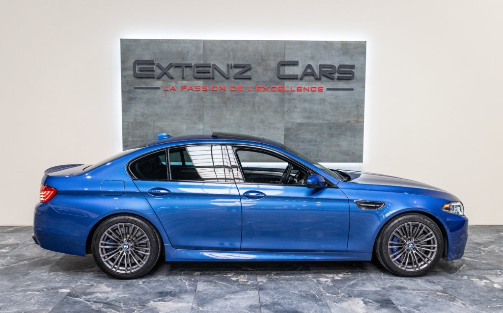 M5 F10 Bleu lateral
