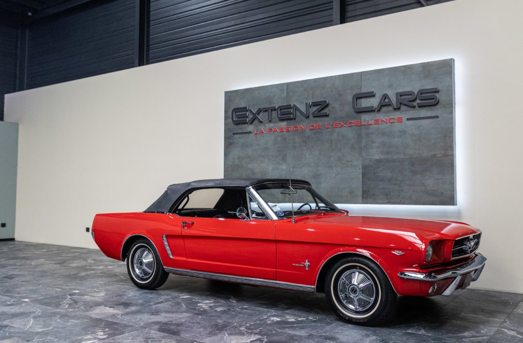 Mustang 65 Rouge 3-4 capot