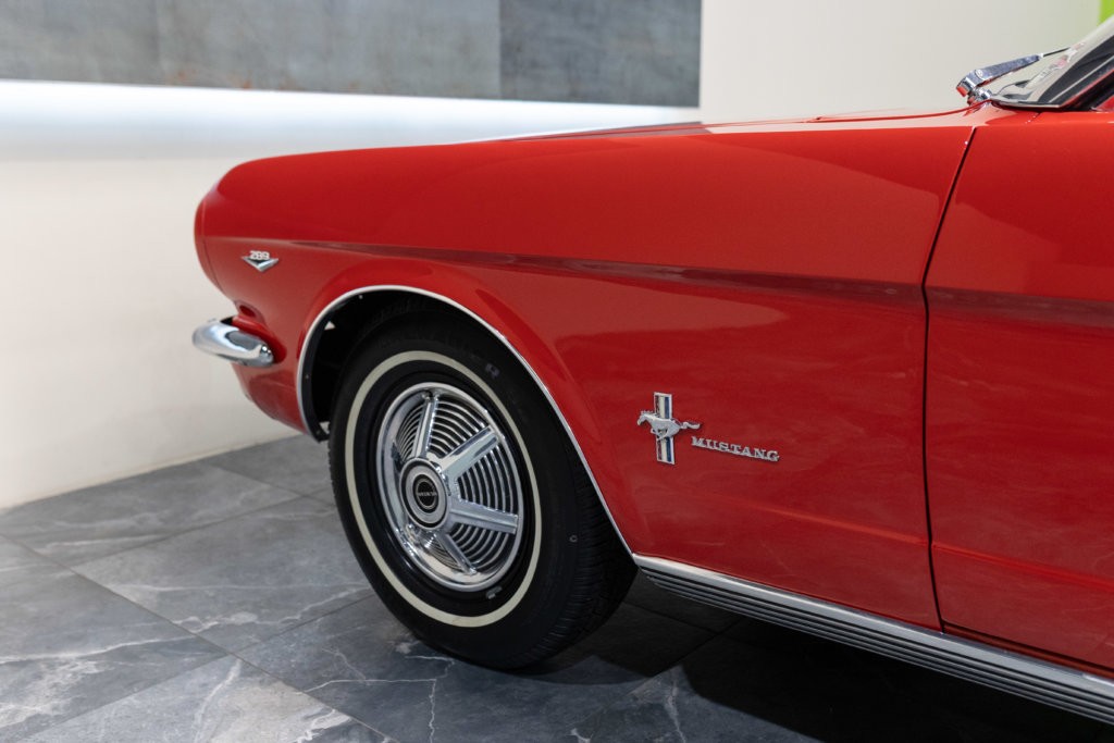 Mustang 65 Rouge Interieur 11