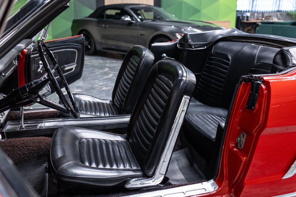 Mustang 65 Rouge Interieur 13