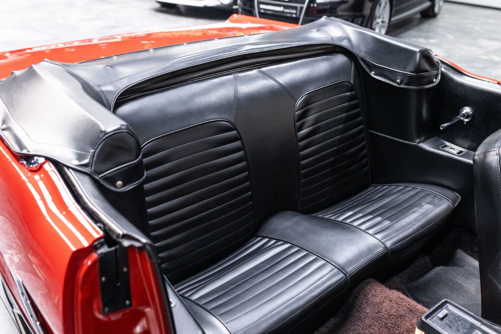 Mustang 65 Rouge Interieur 17