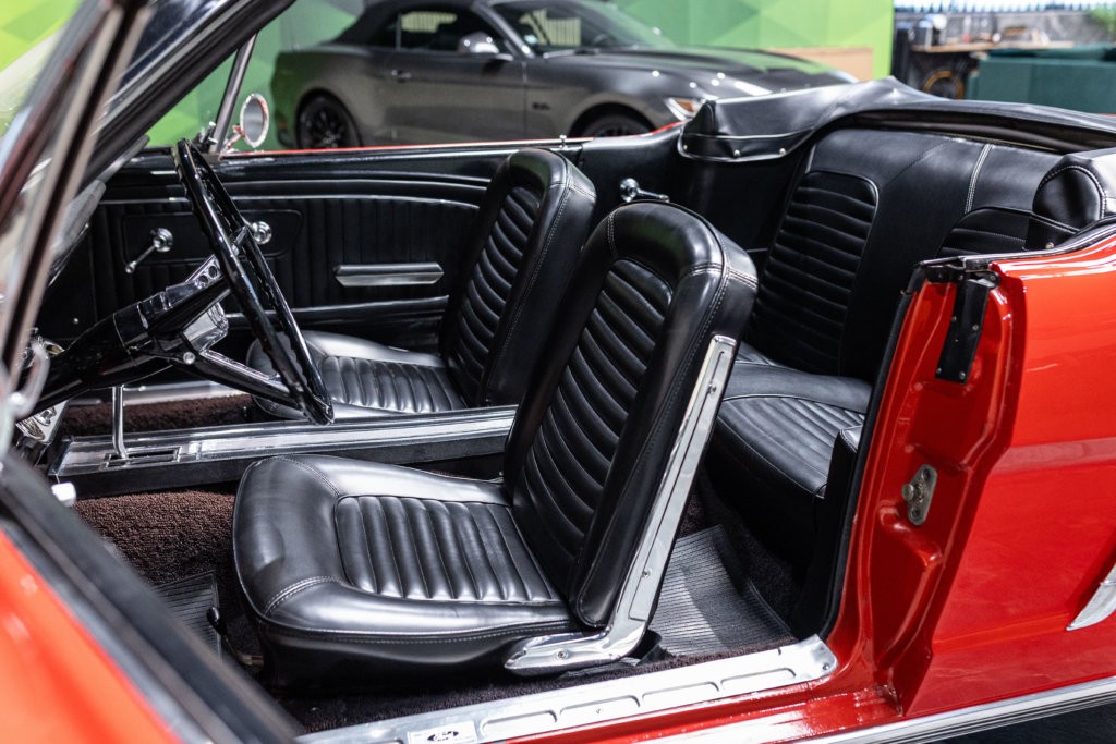 Mustang 65 Rouge Interieur 2