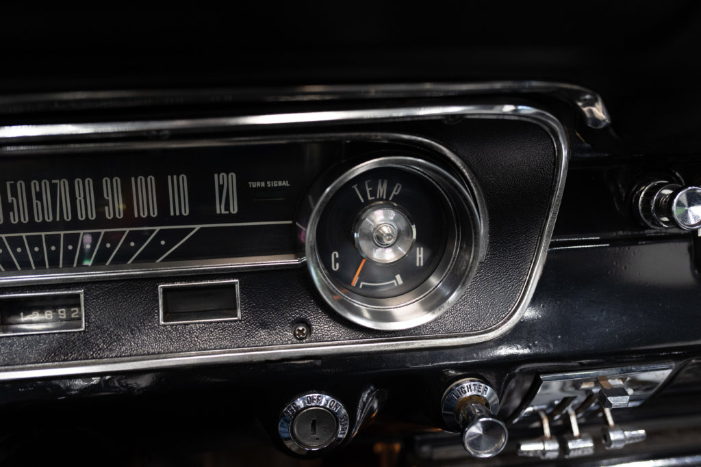 Mustang 65 Rouge Interieur 21