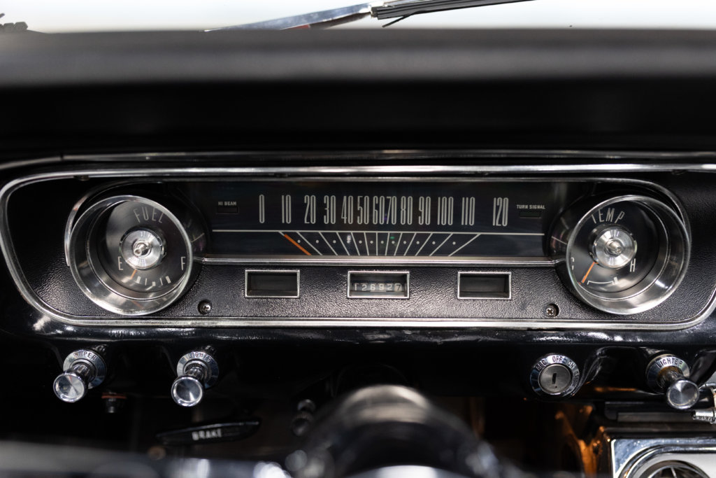 Mustang 65 Rouge Interieur 22