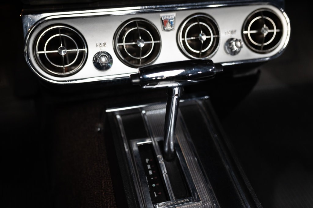 Mustang 65 Rouge Interieur 26