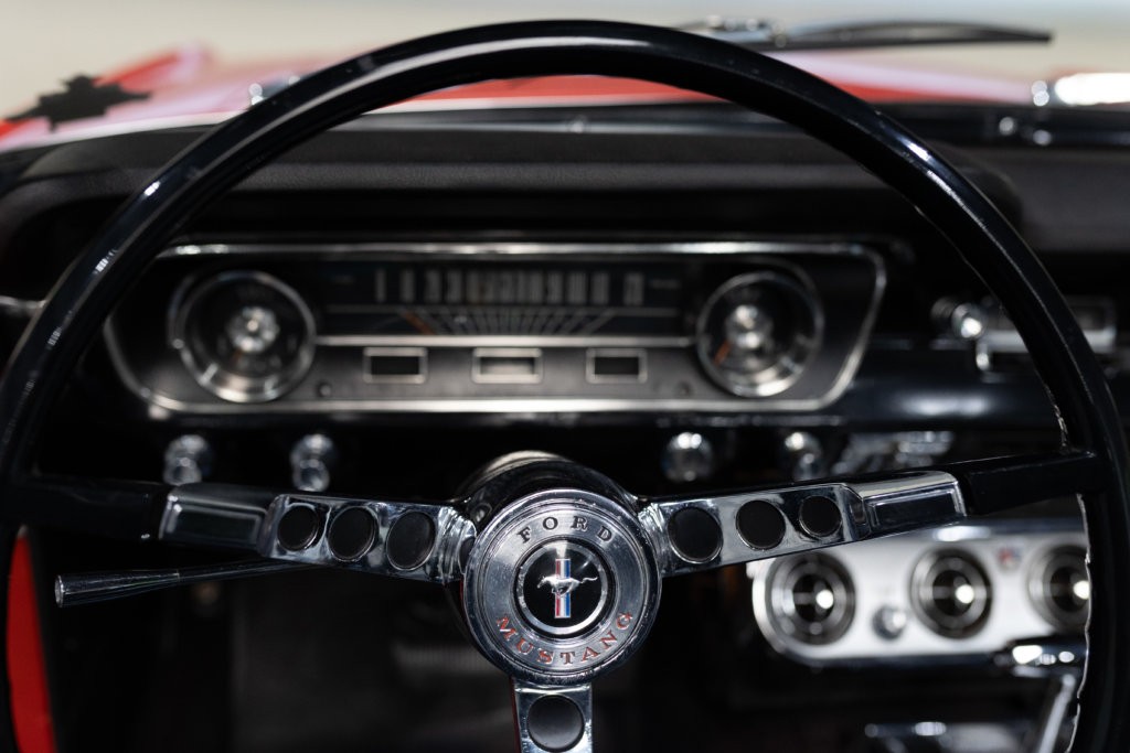 Mustang 65 Rouge Interieur 29