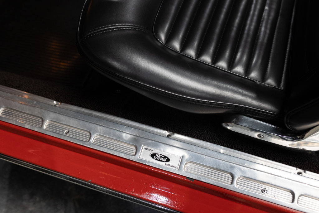 Mustang 65 Rouge Interieur 3