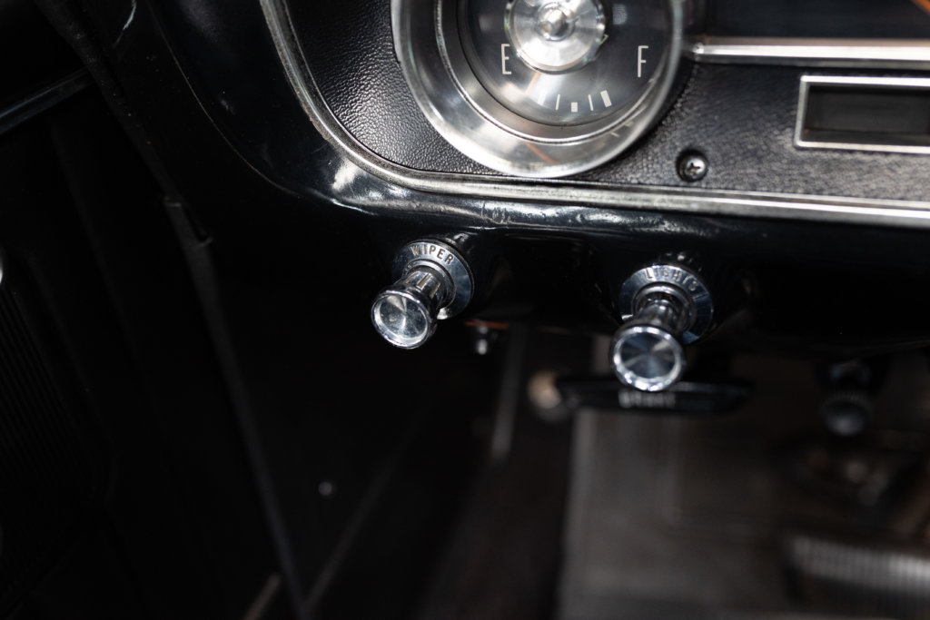 Mustang 65 Rouge Interieur 31