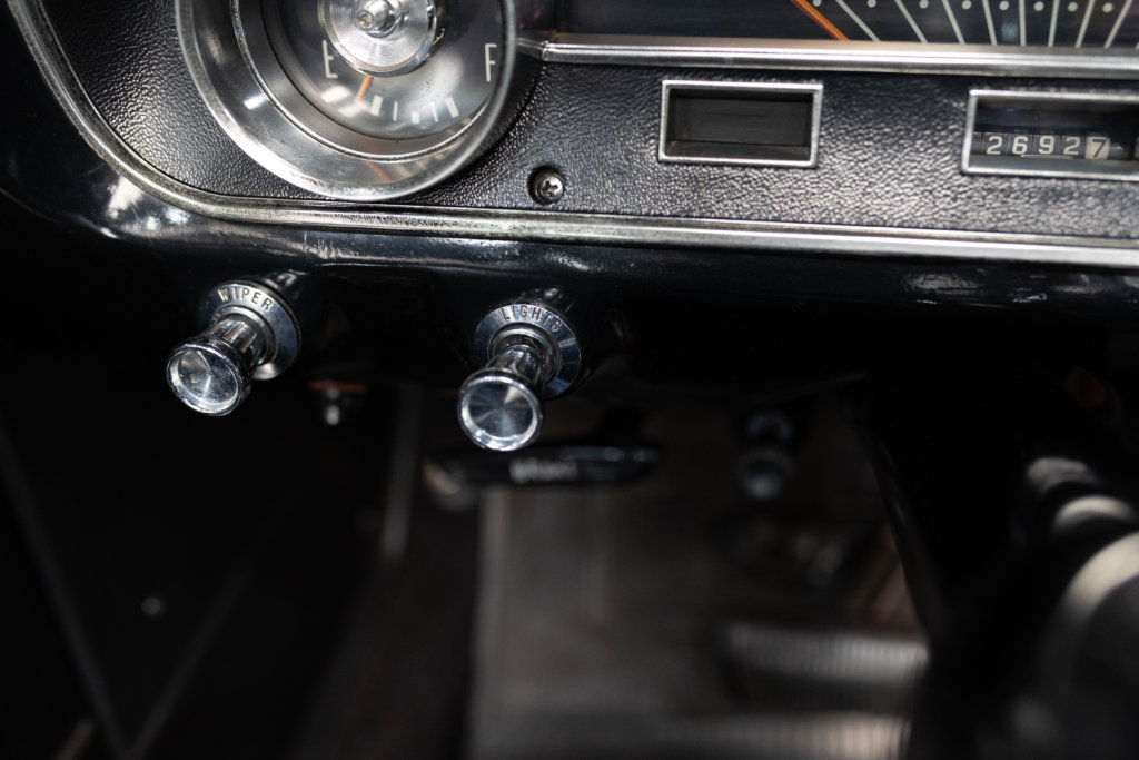 Mustang 65 Rouge Interieur 32