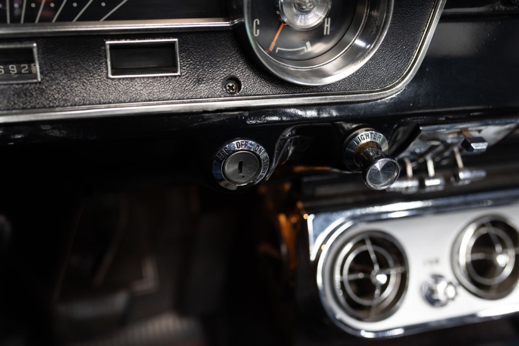 Mustang 65 Rouge Interieur 33