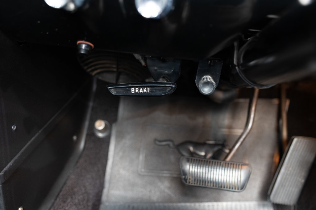 Mustang 65 Rouge Interieur 35