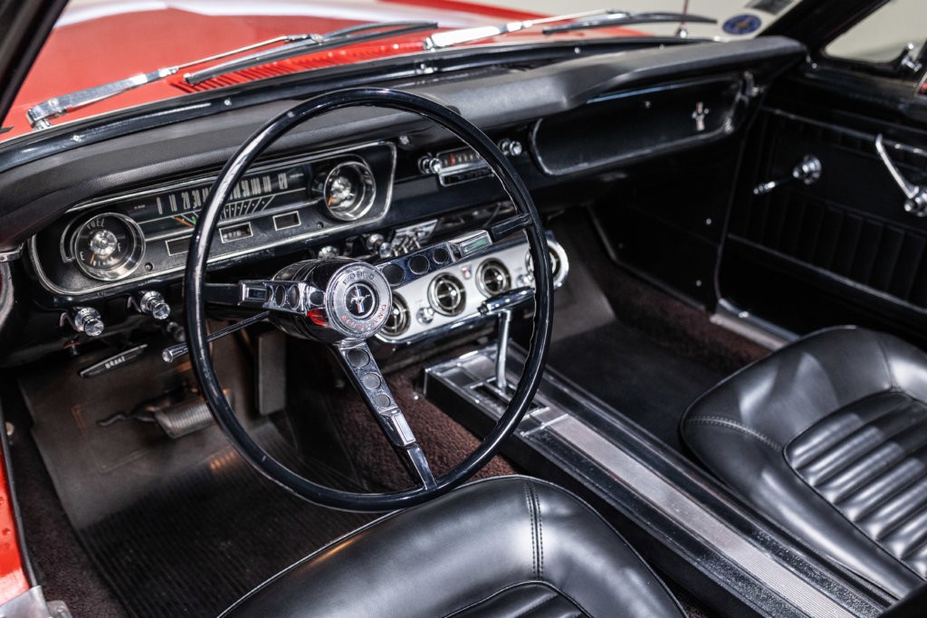 Mustang 65 Rouge Interieur 4