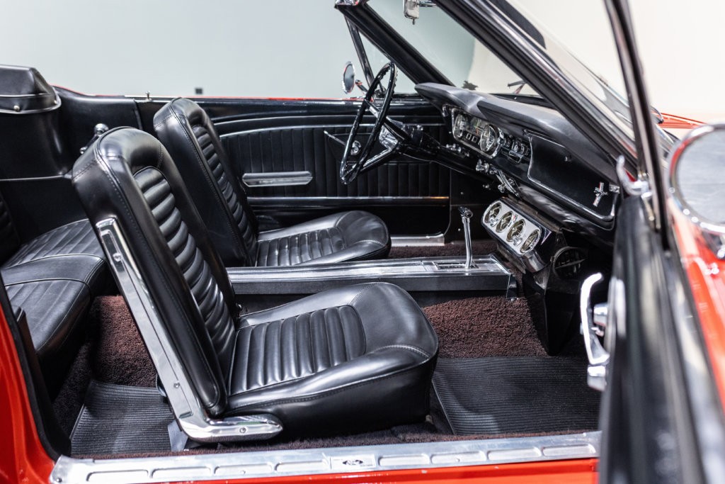 Mustang 65 Rouge Interieur 5