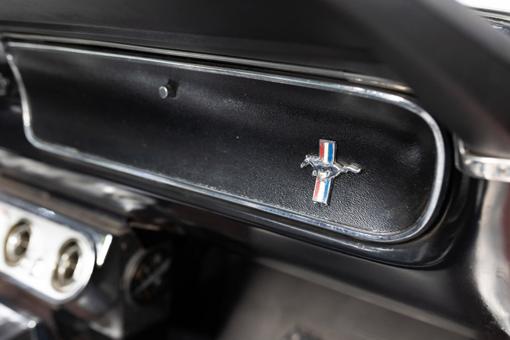 Mustang 65 Rouge Interieur 9