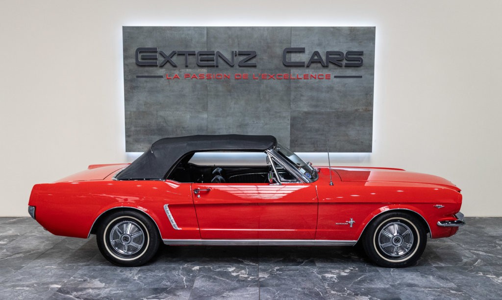 Mustang 65 Rouge lateral capot