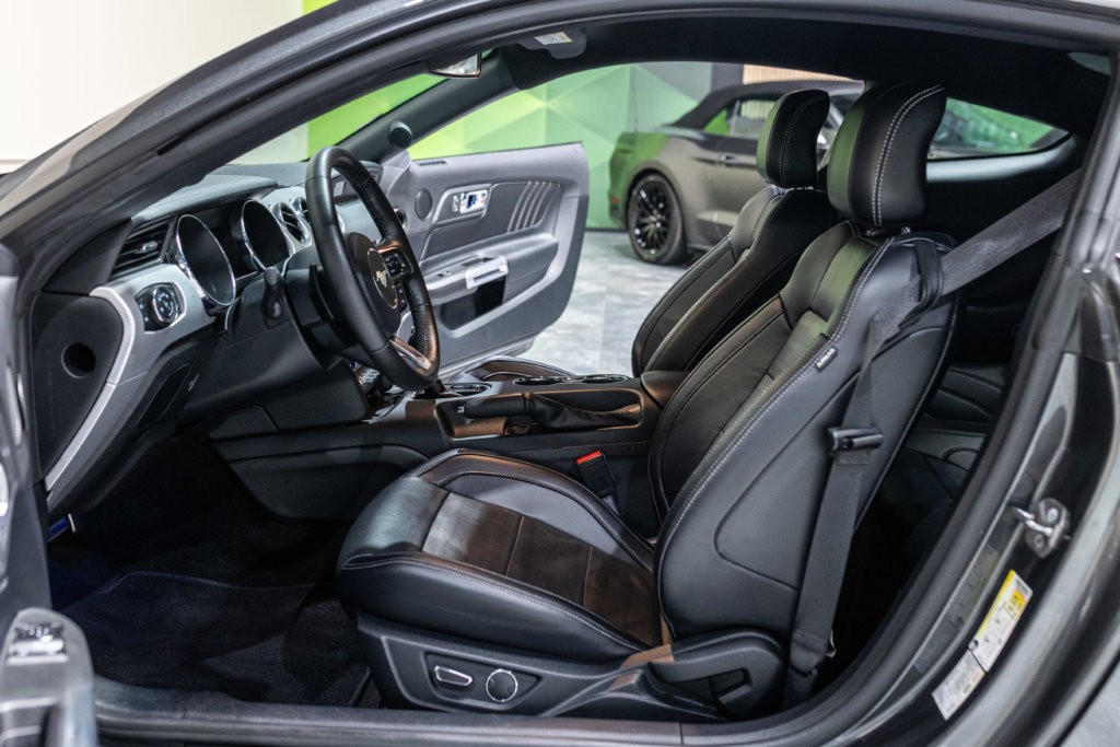 Mustang V8 Gris Magnetic Sync 2 Echapp BORLA Interieur 12