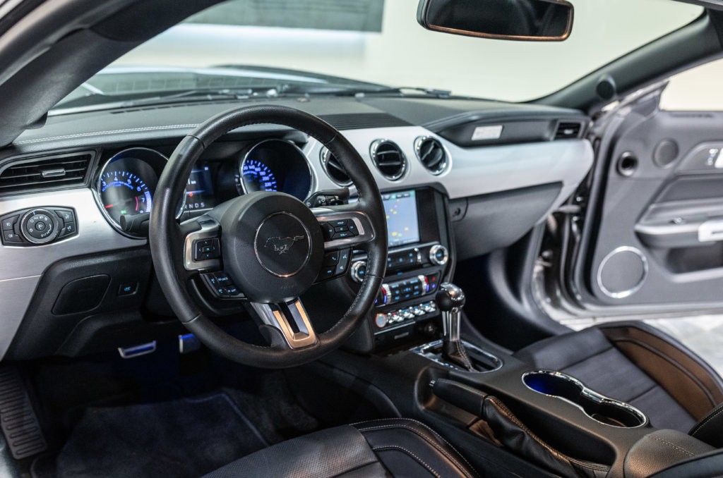 Mustang V8 Gris Magnetic Sync 2 Echapp BORLA Interieur 14